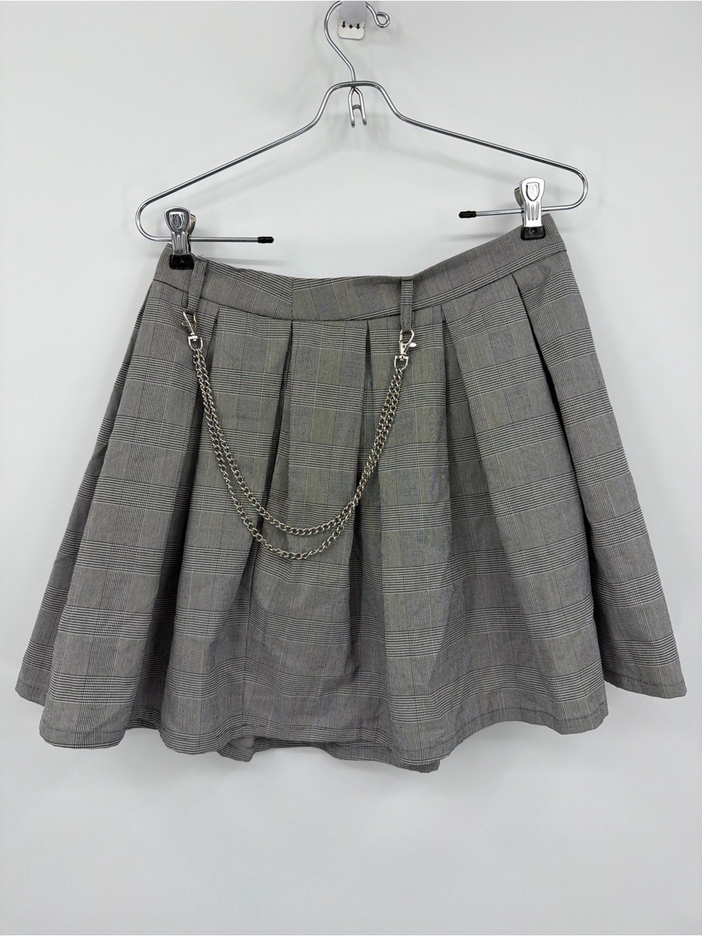 Hot Topic Grey Plaid Chain Pleated Skirt